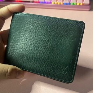Green Louis Vuitton unisex wallet